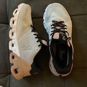 On Cloud Women’s Shoes - Cloudflyer Size 7, gray/brown/black